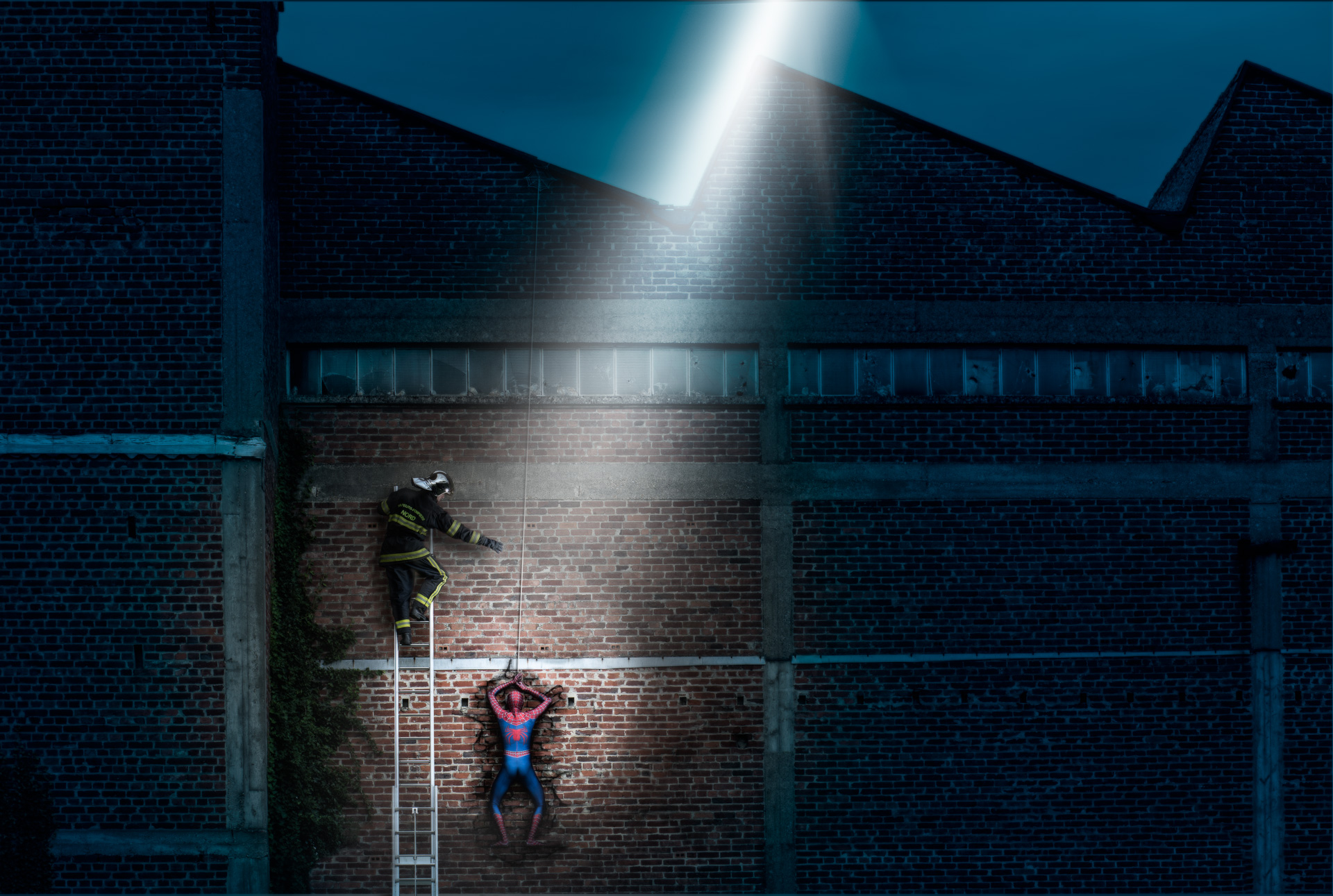 Montage photo de mise en scène fictive avec des sapeurs pompiers et avengers par Quentin Pruvost