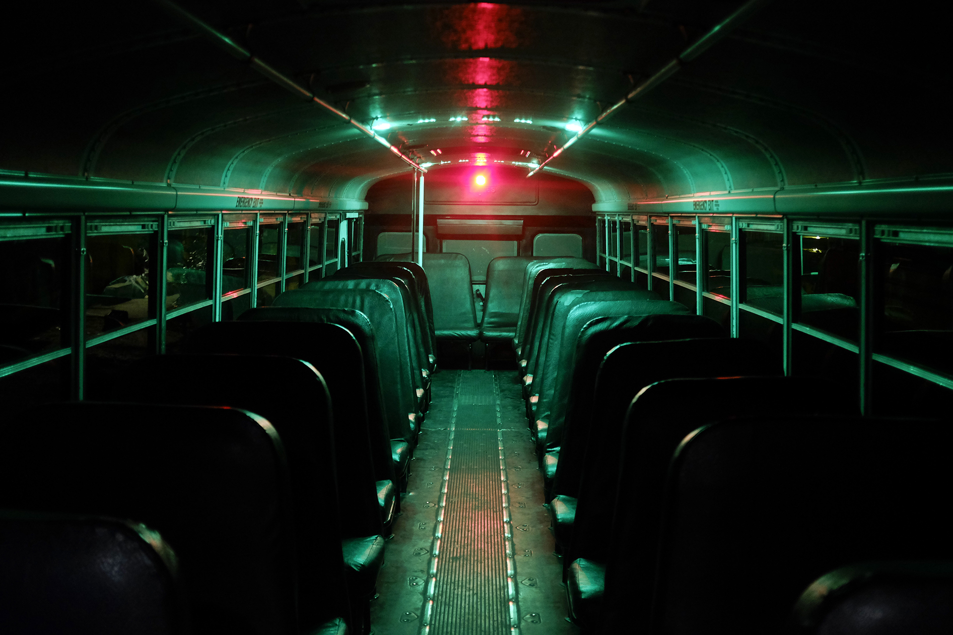 Série photo en exploration avec les chaffeurs d'une ligne de bus de San Salvador par Gabriela Tellez
