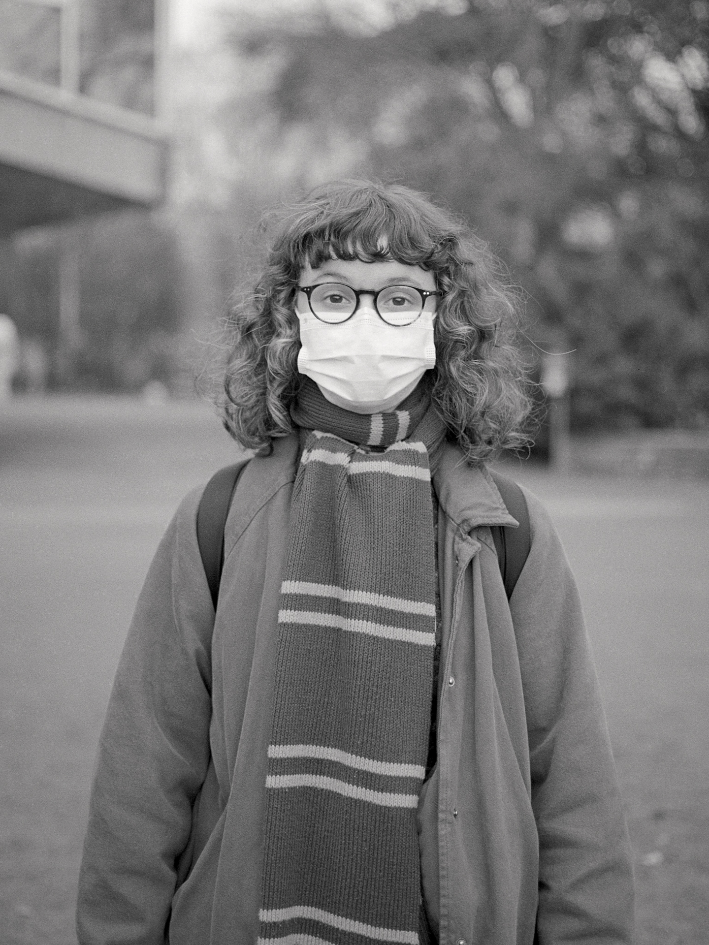 Photographie documentaire d'une femme portant un masque lors de la crise sanitaire par Mathieu Dréan