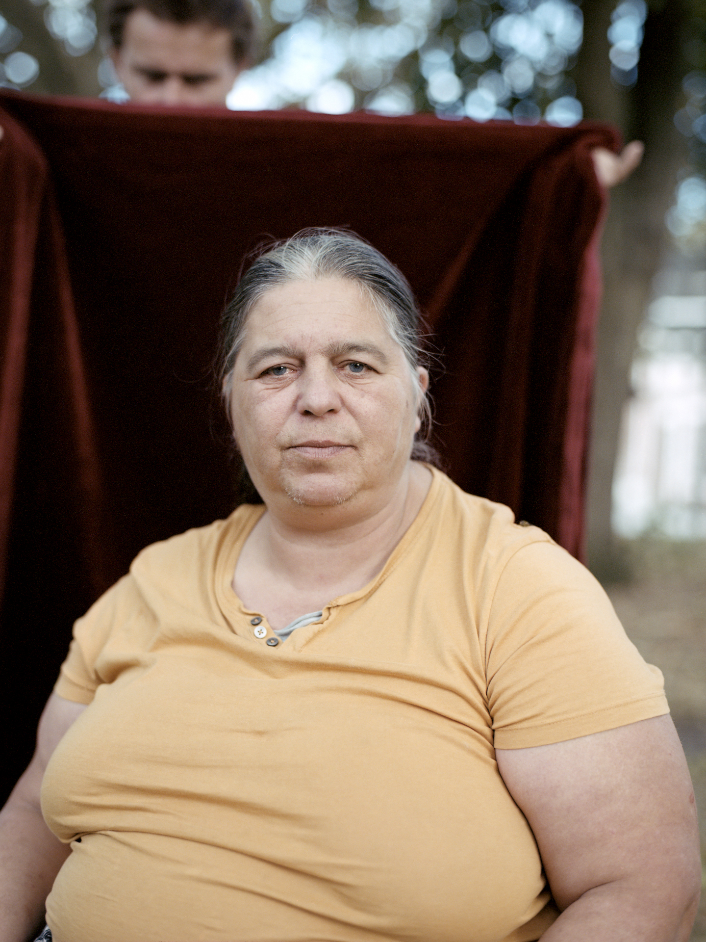 Photo portrait d'un femme, travail photographique sur les citoyens avec et sans domicile par Mathieu Dréan