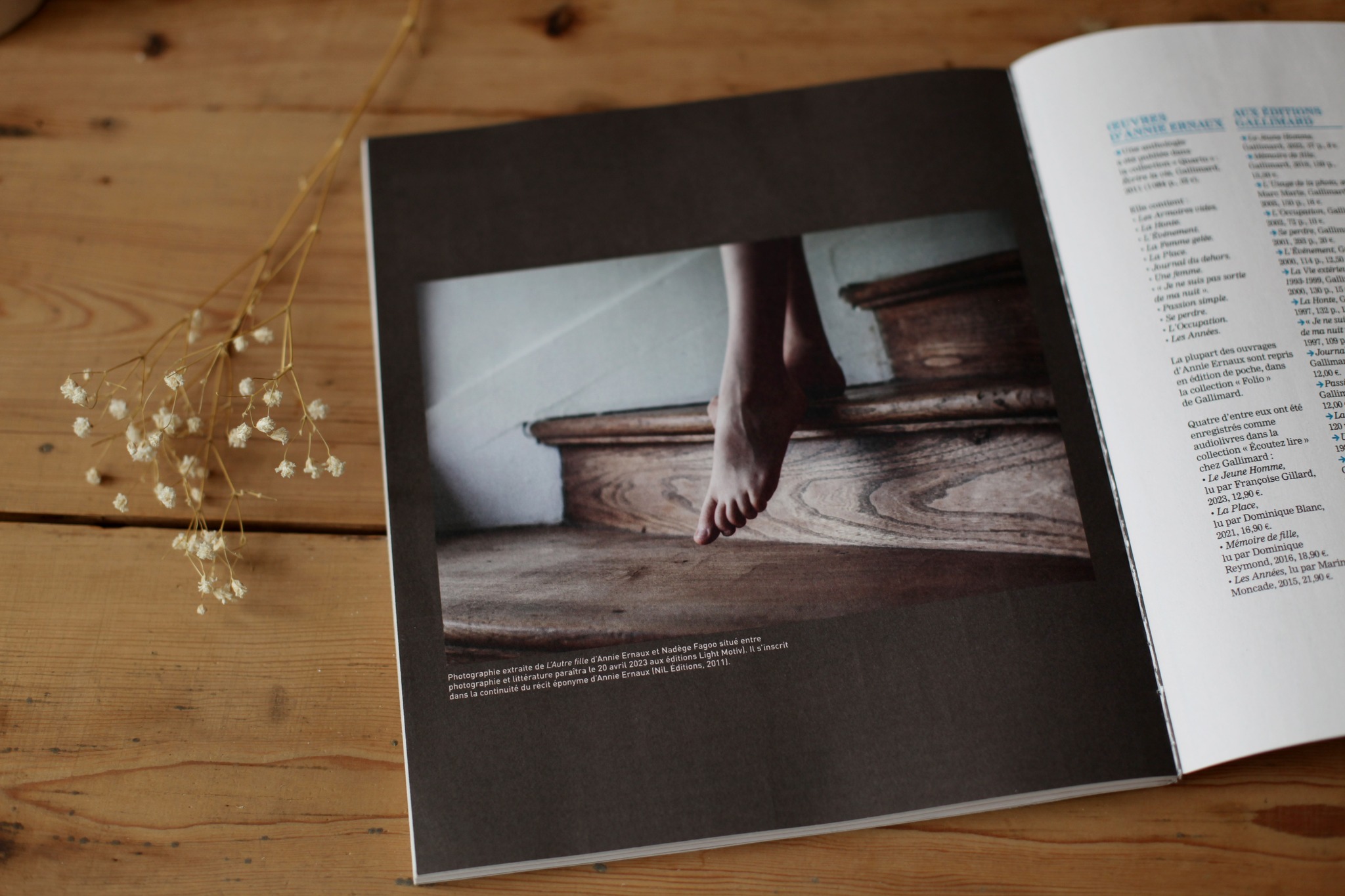 Photo d'une page du journal hors-série Le Monde avec une photographie prise par Nadège Fagoo