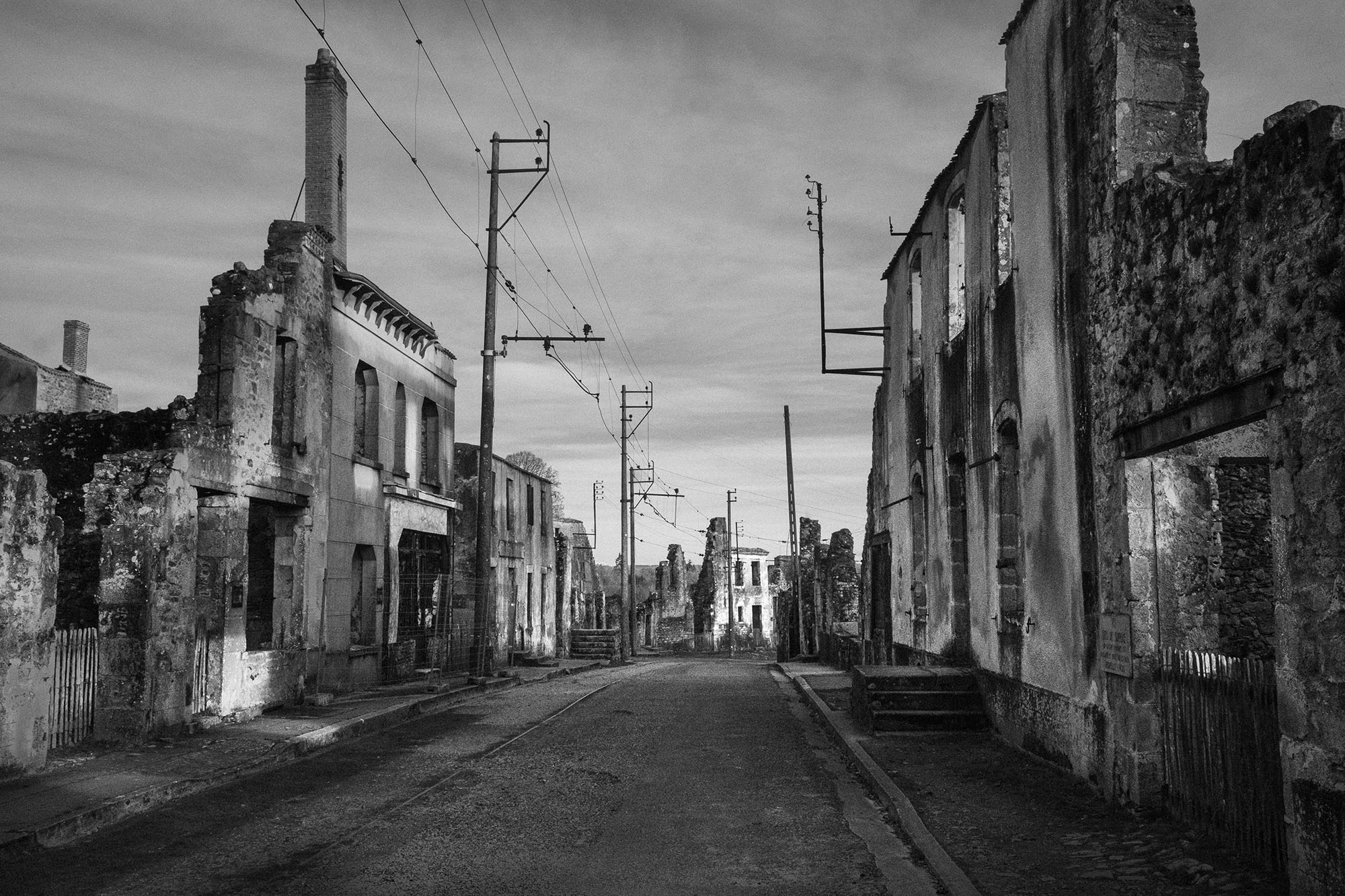 Photographie par Yannick Cormier du village martyr d'Oradour-sur-Glane où a eu lieu un massacre des habitants par une partie de la division Waffen SS Das Reich le samedi 10 juin 1944. L'année 2024 marquera les 80 ans de commémoration depuis le drame.