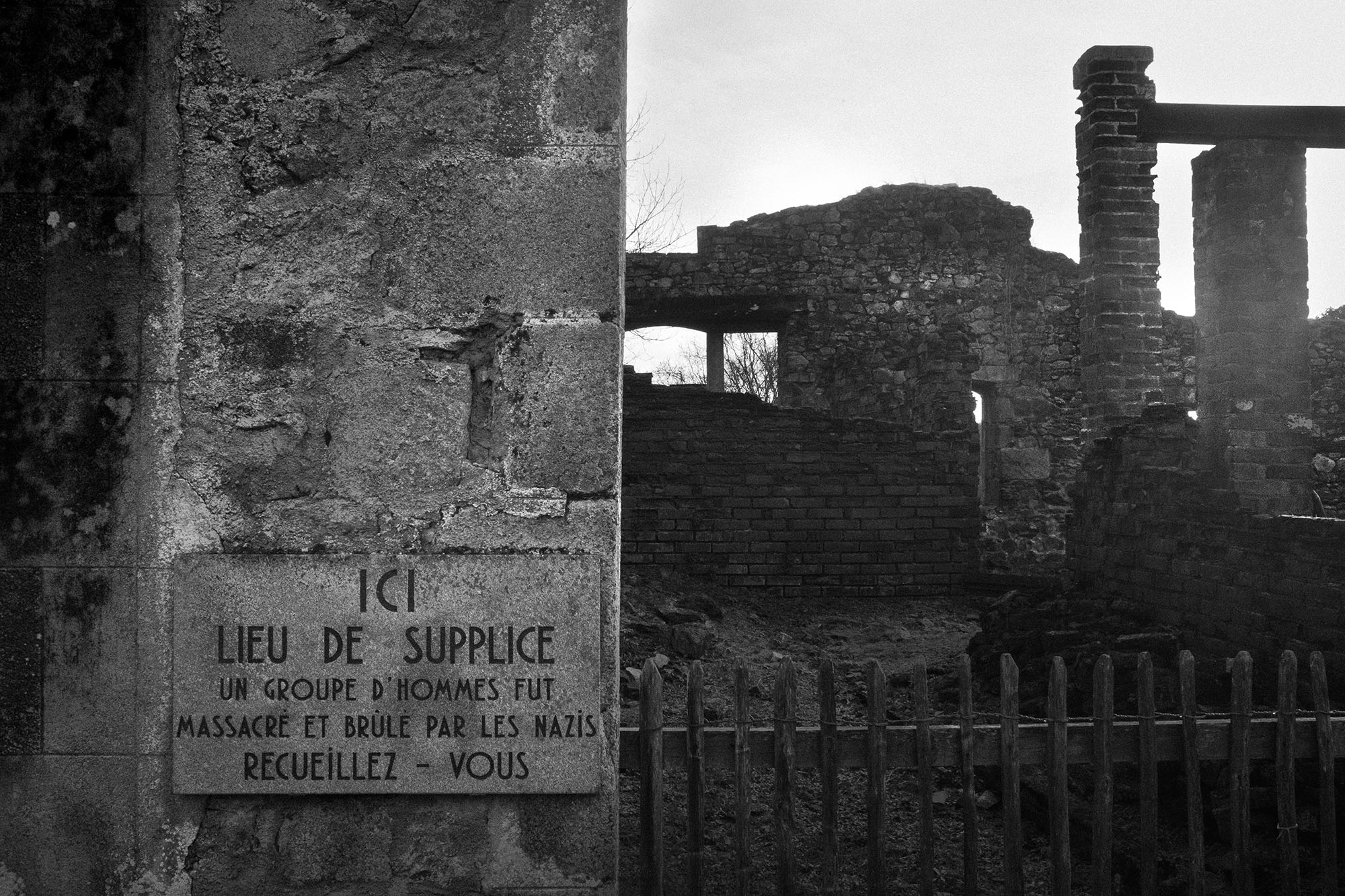 Photographie par Yannick Cormier du village martyr d'Oradour-sur-Glane où a eu lieu un massacre des habitants par une partie de la division Waffen SS Das Reich le samedi 10 juin 1944. L'année 2024 marquera les 80 ans de commémoration depuis le drame.