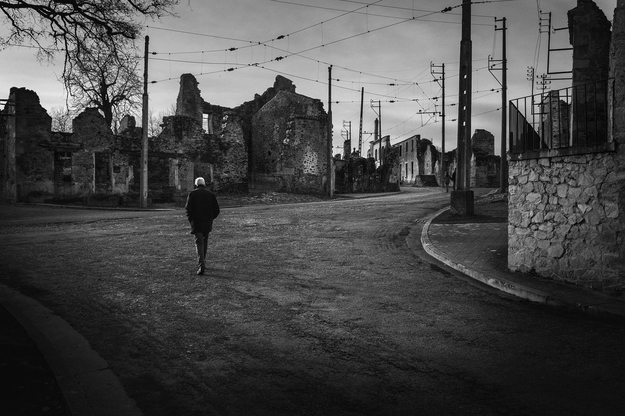 Photographie par Yannick Cormier du village martyr d'Oradour-sur-Glane où a eu lieu un massacre des habitants par une partie de la division Waffen SS Das Reich le samedi 10 juin 1944. L'année 2024 marquera les 80 ans de commémoration depuis le drame.