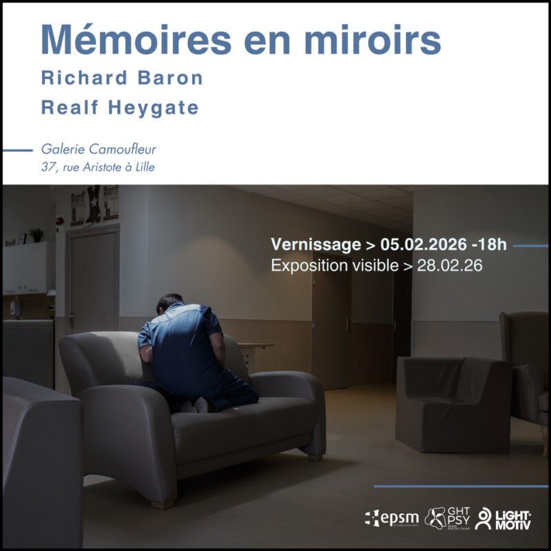 Visuel de l'exposition MÉMOIRES EN MIROIRS avec les photographies de Richard Baron et les sculptures de Realf Heygate, avec des archives photographiques de l'Etablissement Public de Santé Mentale de l'agglomération lilloise Saint-André-lez-Lille, prévue en février 2026 à la galerie Camoufleur à Fives.