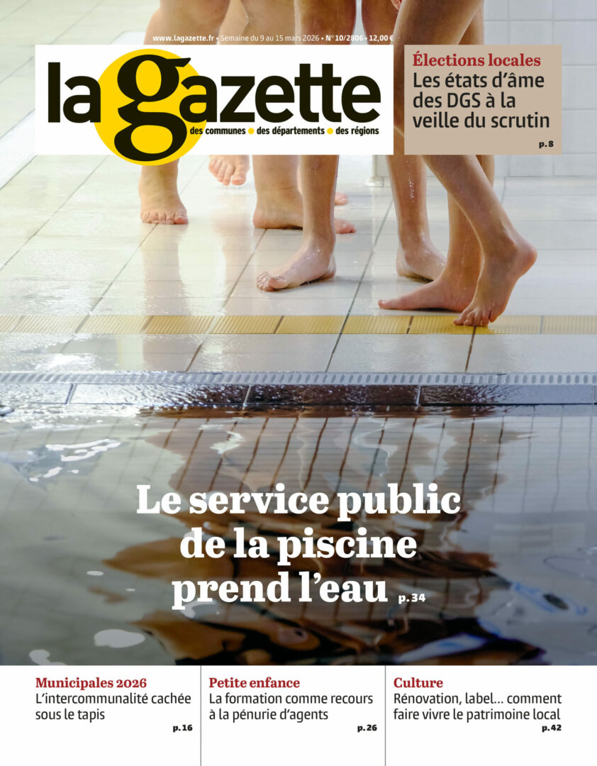 Visuel de couverture / photographie de Gabriela Tellez / Light Motiv sur la vétusté du service public des piscines communales en France dans La Gazette des Communes n°10/2806